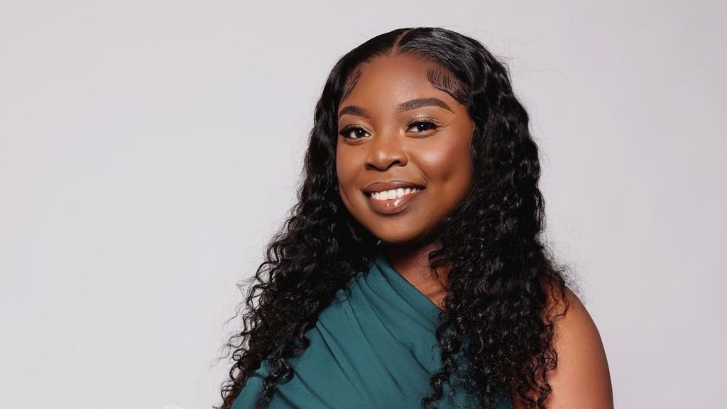 11 Essential Tips To Get The Perfect Headshot Photo Backdrop For Professional Headshots