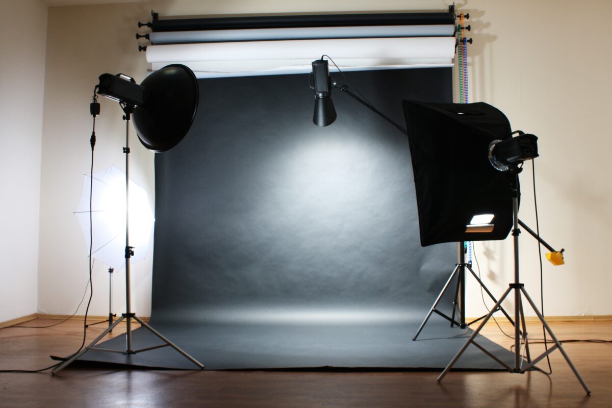 The Complete Guide To Photography Backdrops A Photo Studio With A Black Photography Backdrop.