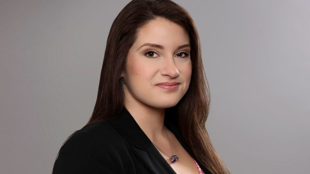 11 Essential Tips To Get The Perfect Headshot Photo Connecticut Headshot Studio Pictures