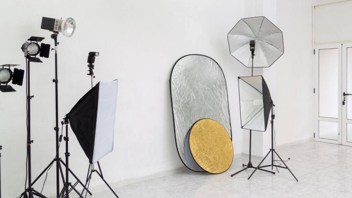 Photography Lighting Setup For Beginners (An Easy Guide) A Photography Studio With A Variety Of Lighting Equipment For Efficient Lighting Setup.