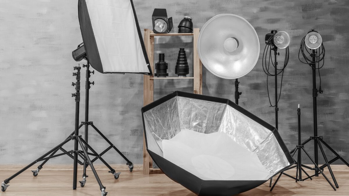 The 3 Best Photography Lighting Kits For Taking Photos A Photo Studio Equipped With A Photography Lighting Kit.